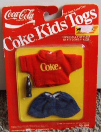 8029-3 € 4,00 coca cola barbie kids kleding rood en spijker.jpeg
